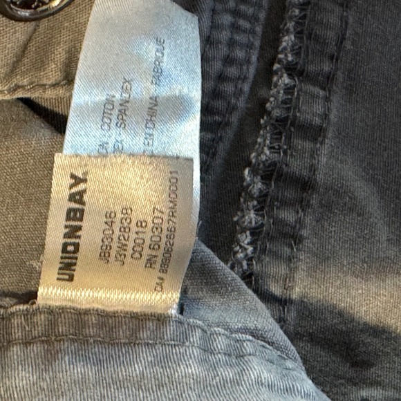 Unionbay Women's Gray Cargo Pants Zip Pockets Slim Fit Casual Utility Size 3 - Picture 6 of 6